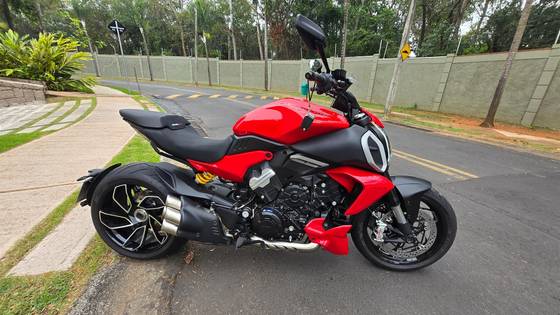 DUCATI DIAVEL V4 
